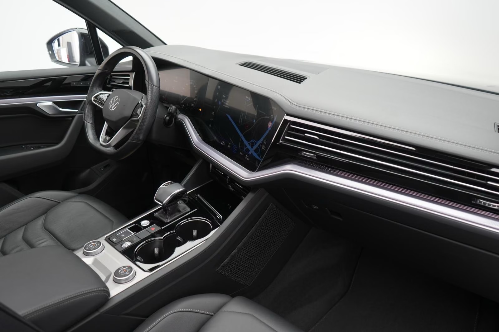Volkswagen Touareg 3.0 V6 TDI 4Motion R-Line  – fotka 8