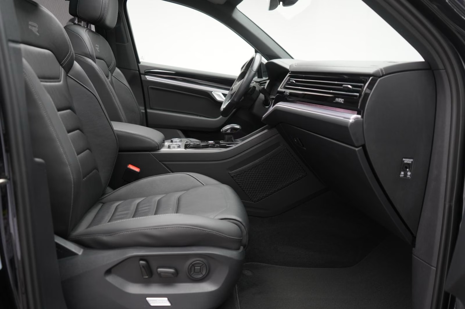 Volkswagen Touareg 3.0 V6 TDI 4Motion R-Line  – fotka 9