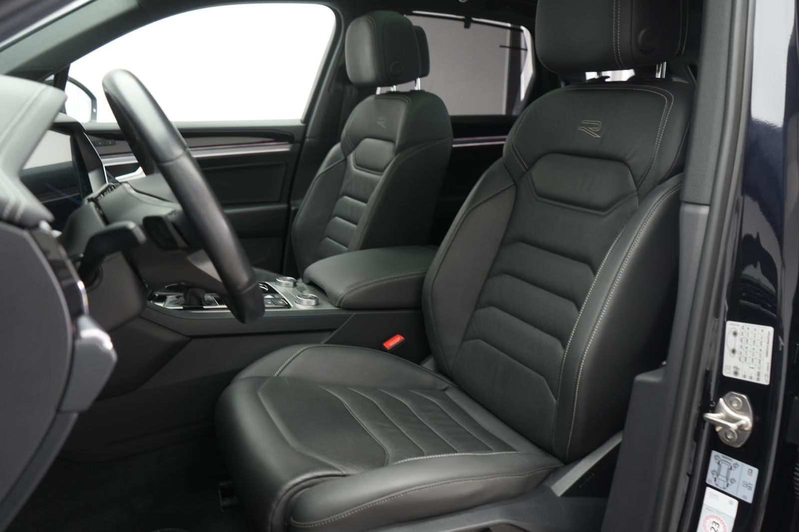 Volkswagen Touareg 3.0 V6 TDI 4Motion R-Line  – fotka 12