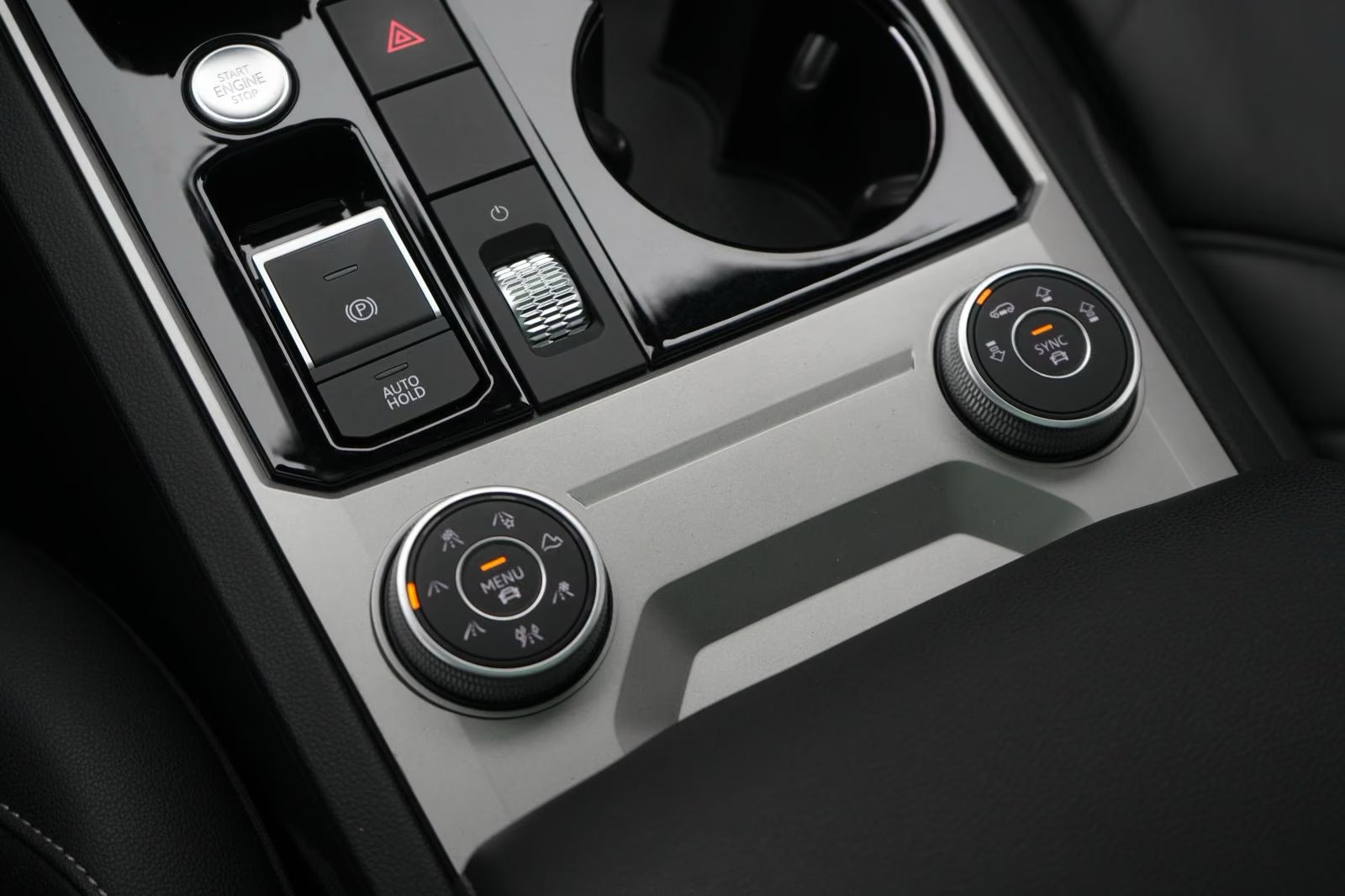 Volkswagen Touareg 3.0 V6 TDI 4Motion R-Line  – fotka 15
