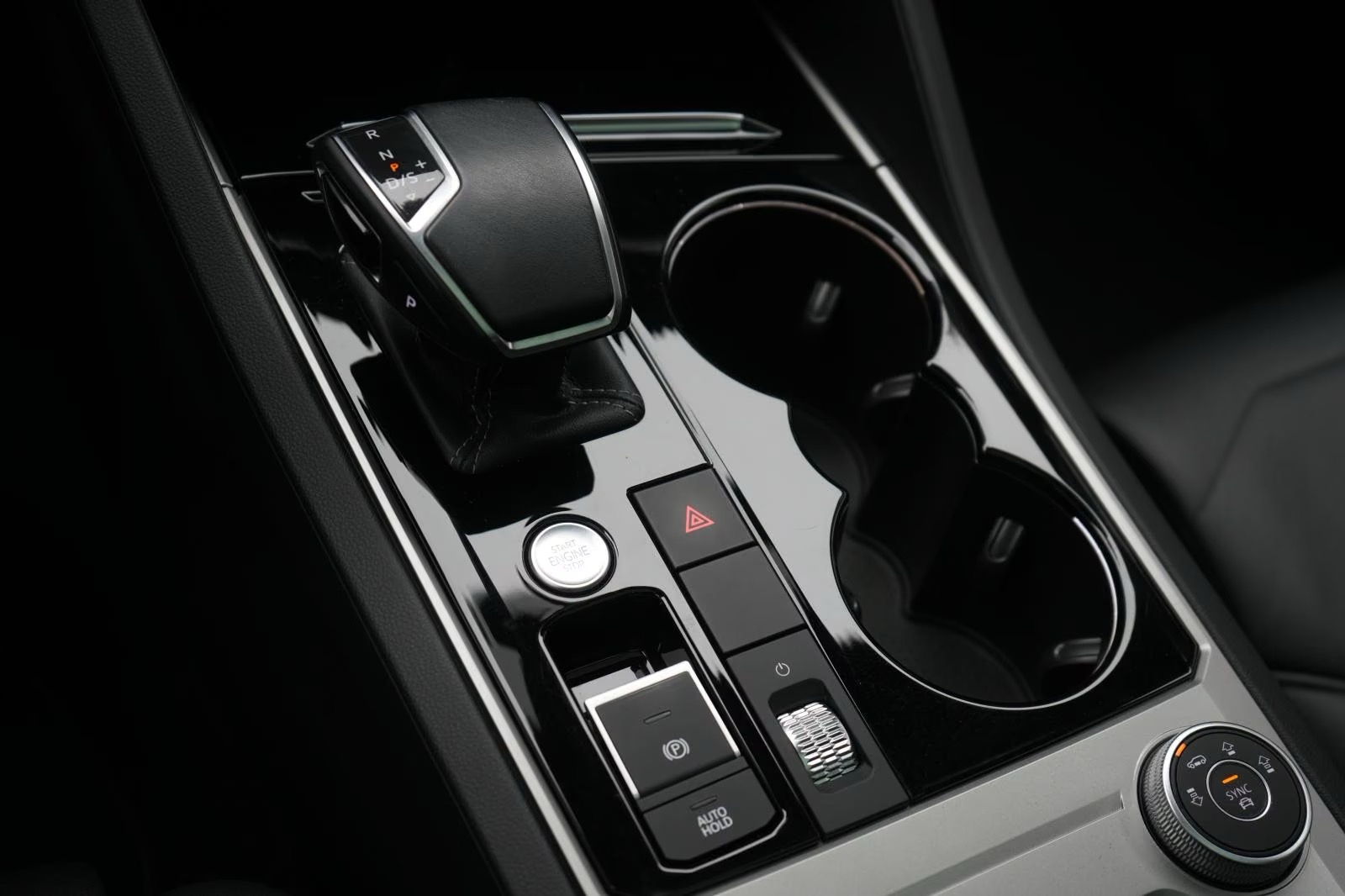 Volkswagen Touareg 3.0 V6 TDI 4Motion R-Line  – fotka 16