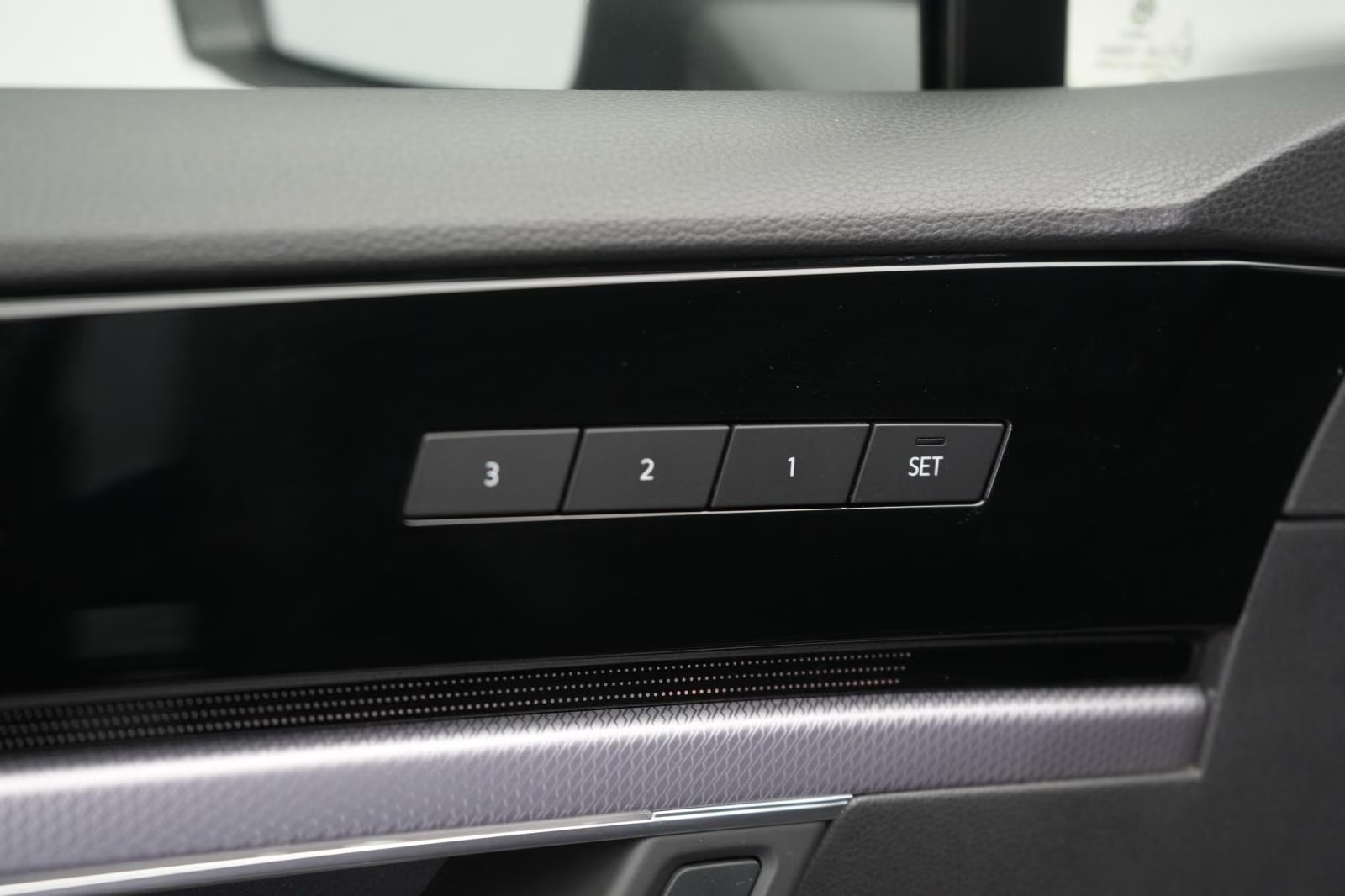 Volkswagen Touareg 3.0 V6 TDI 4Motion R-Line  – fotka 18