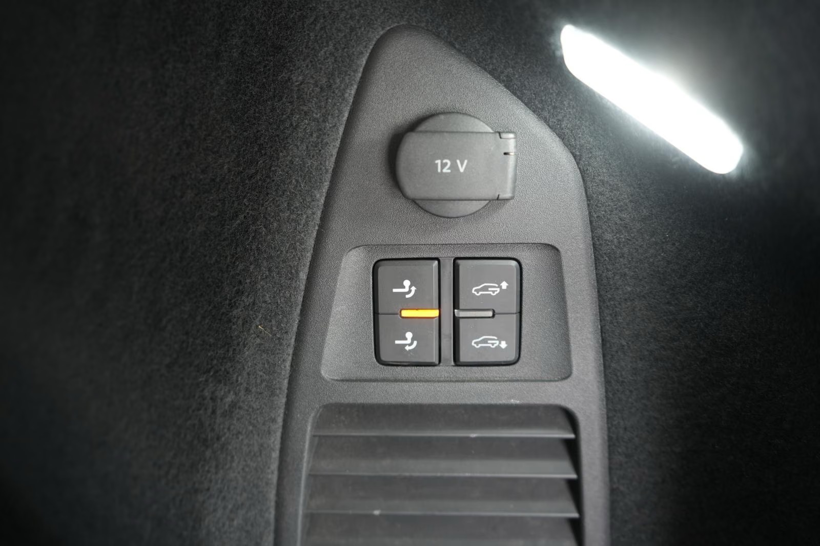 Volkswagen Touareg 3.0 V6 TDI 4Motion R-Line  – fotka 24