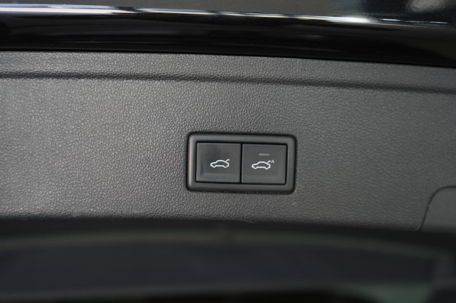 Volkswagen Touareg 3.0 V6 TDI 4Motion R-Line  – fotka 25