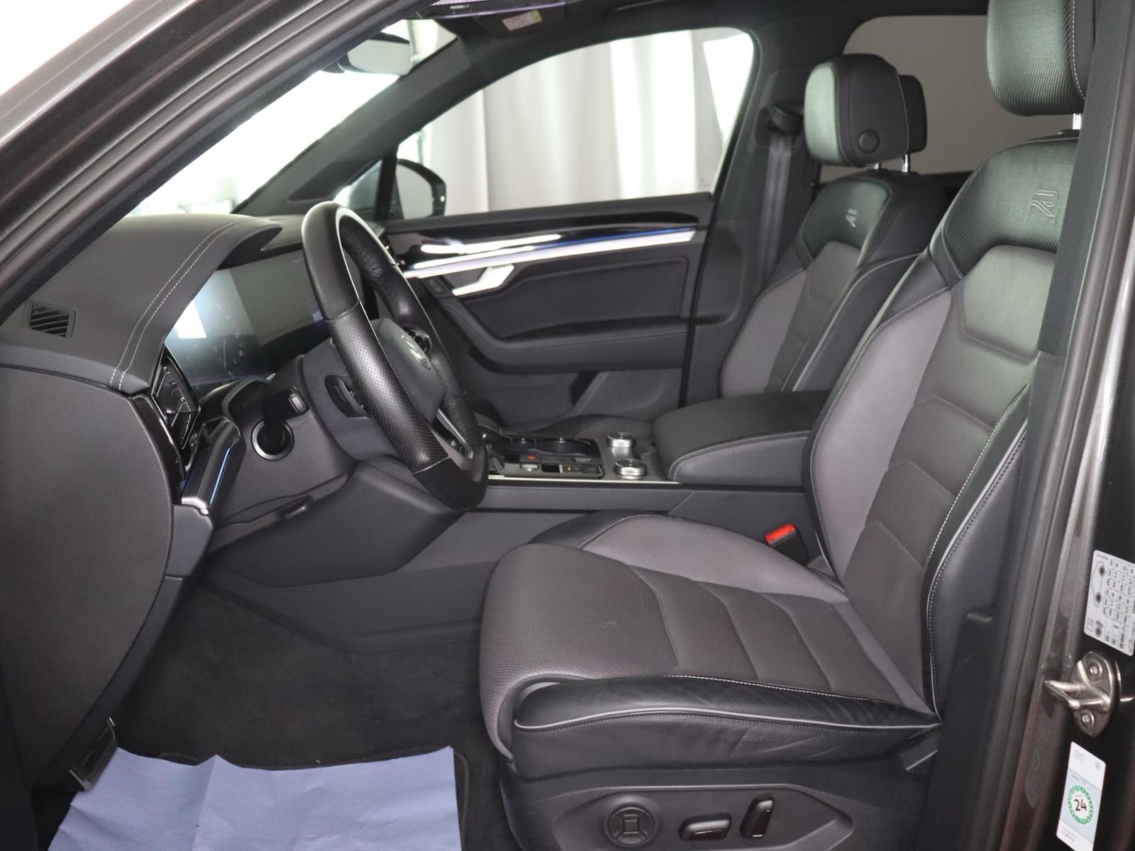 Volkswagen Touareg R-Line 3.0TDI – fotka 15