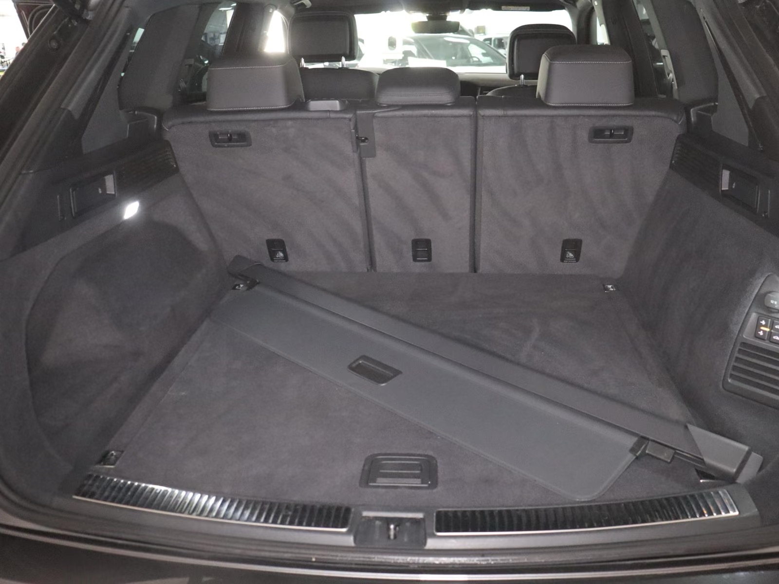Volkswagen Touareg R-Line 3.0TDI – fotka 19
