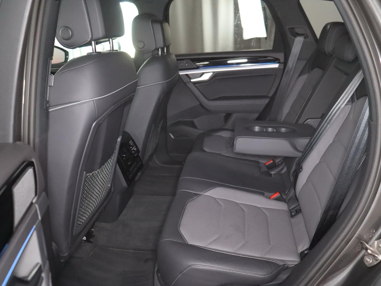 Volkswagen Touareg R-Line 3.0TDI – fotka 21