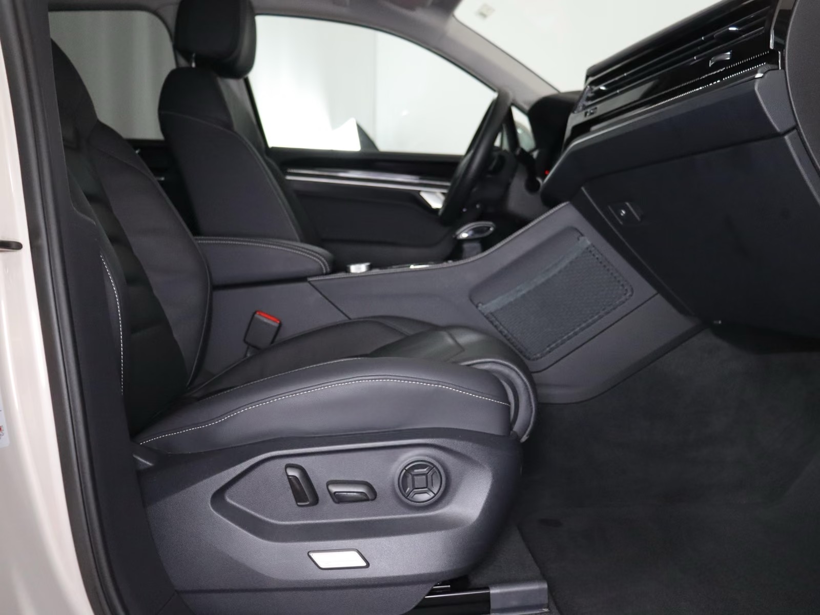 Volkswagen Touareg 3.0TDI – fotka 20