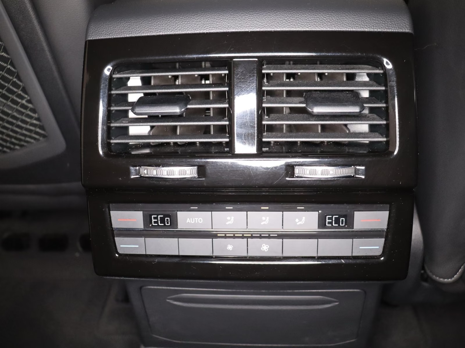 Volkswagen Touareg 3.0TDI – fotka 22