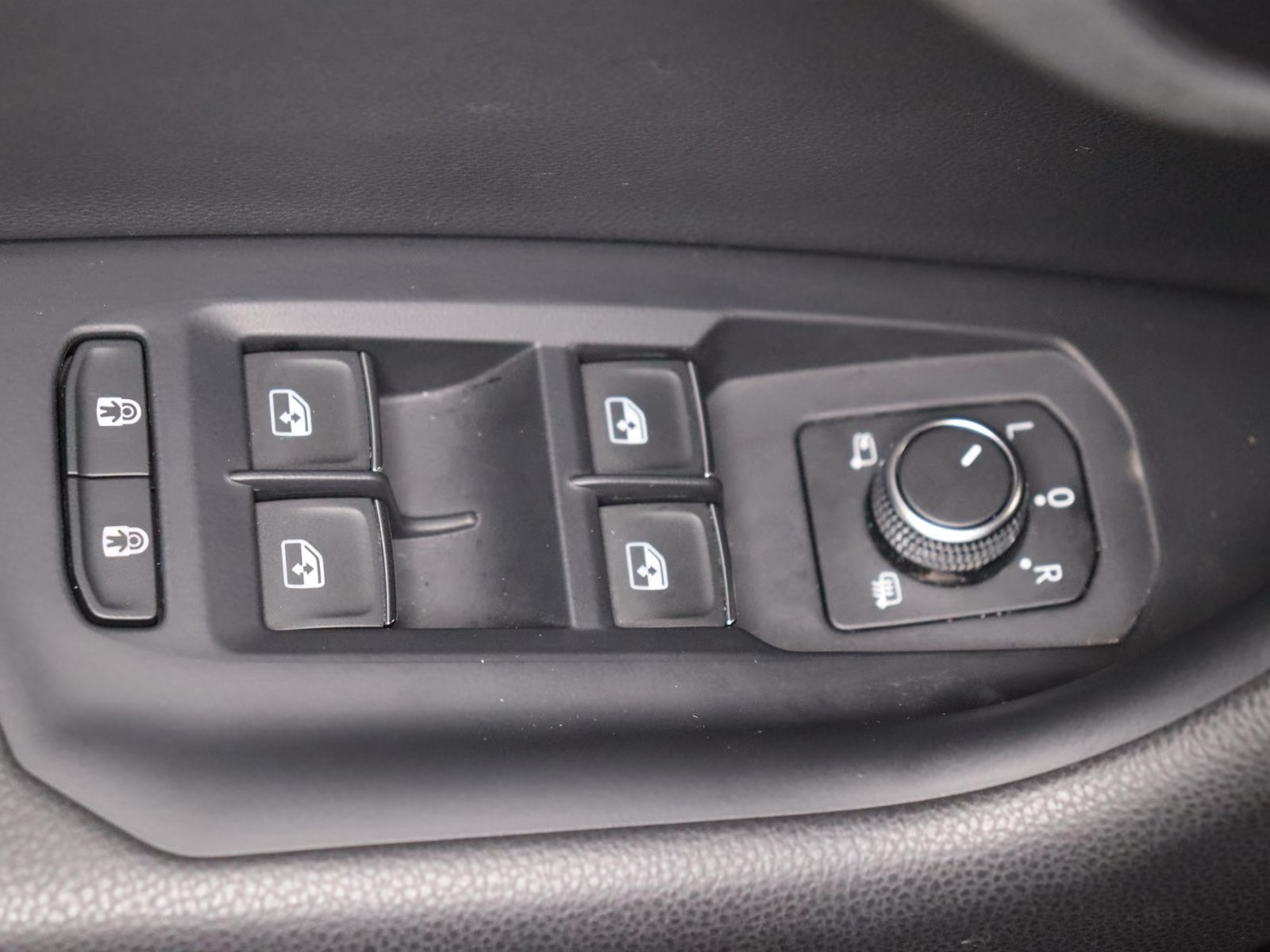 Volkswagen Touareg 3.0TDI – fotka 24