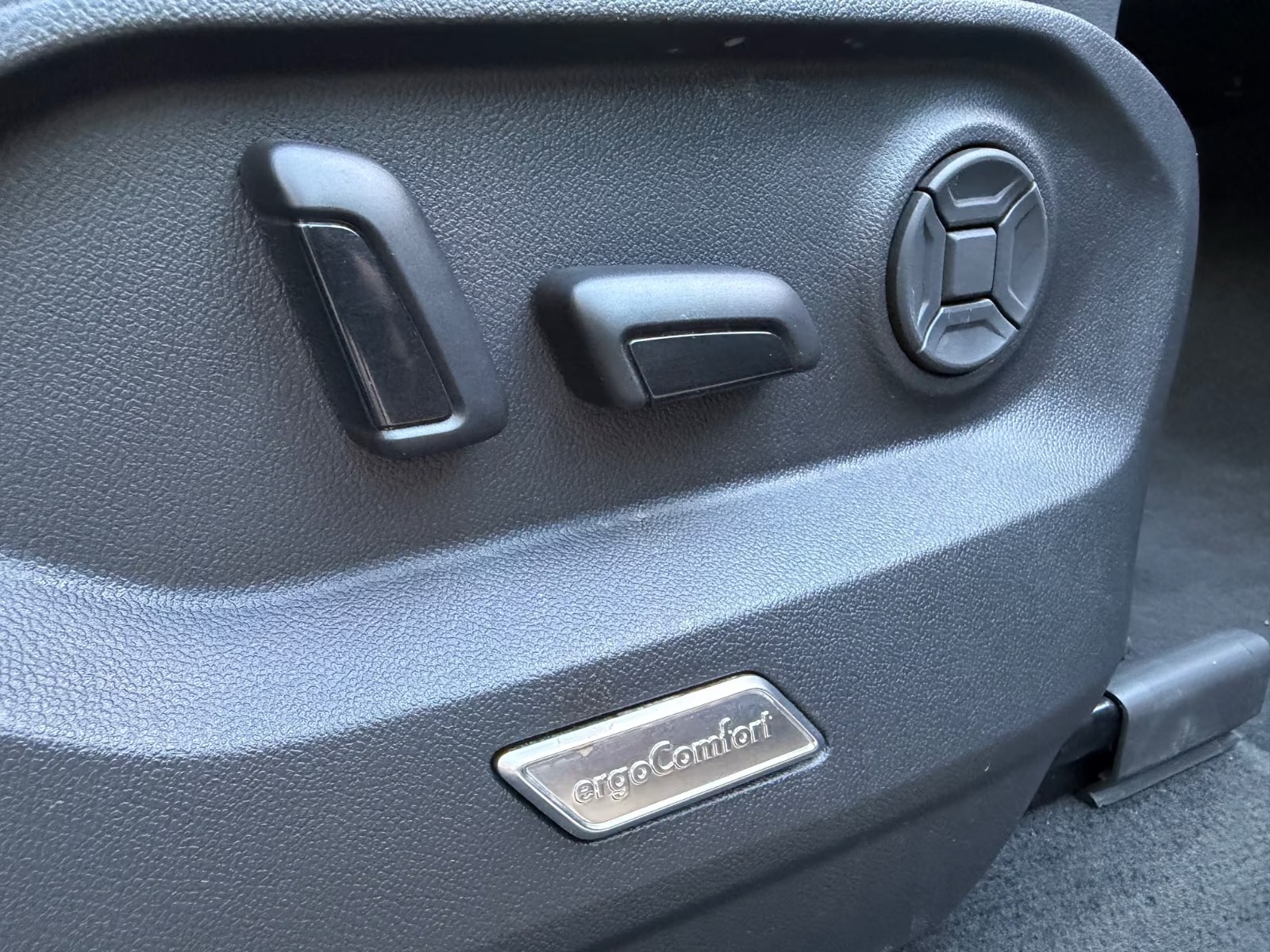 Volkswagen Touareg 3.0 TDI 4Motion – fotka 19
