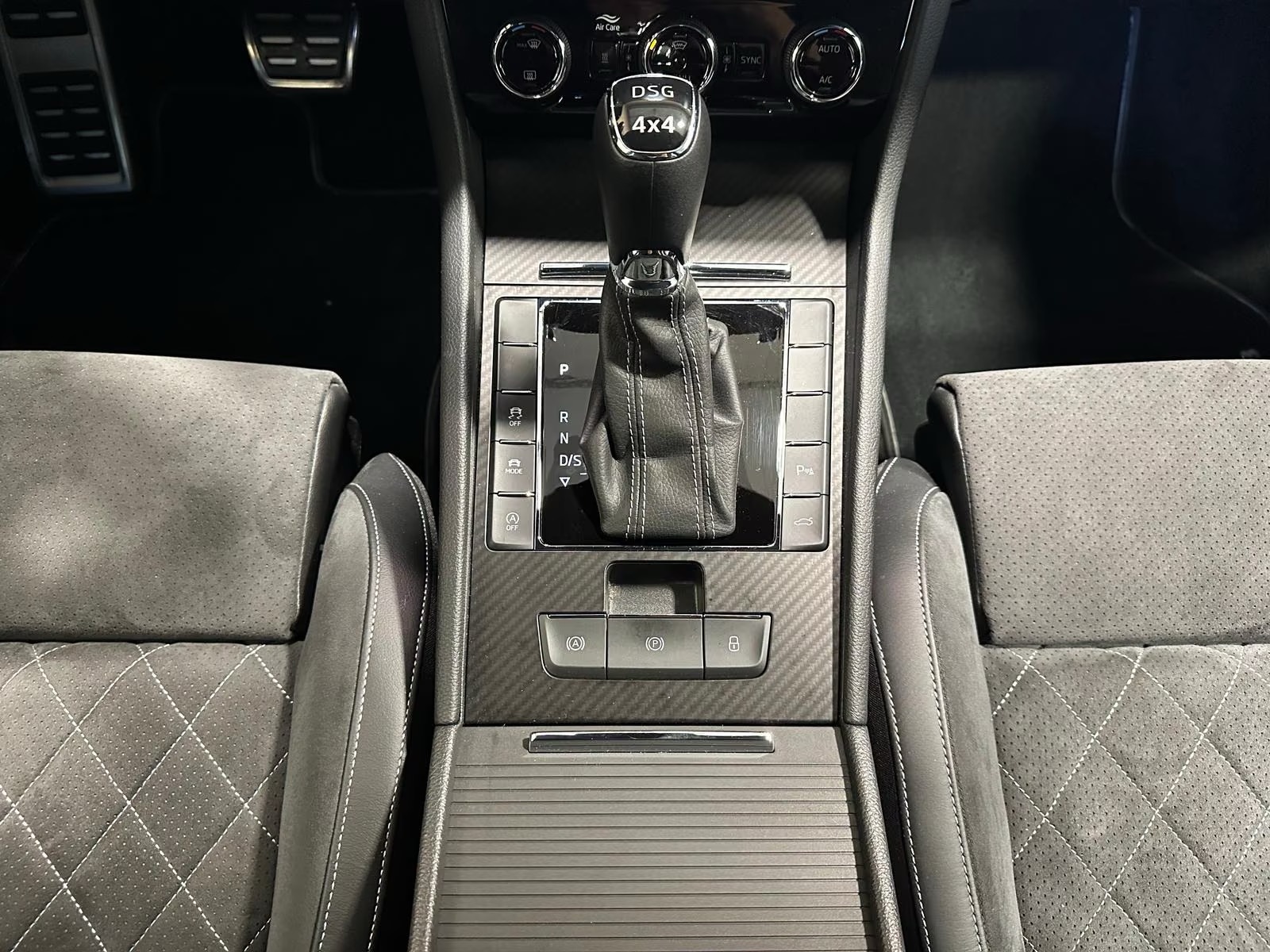 Skoda Superb 2.0 TSI SPORTLINE 4x4 – fotka 18