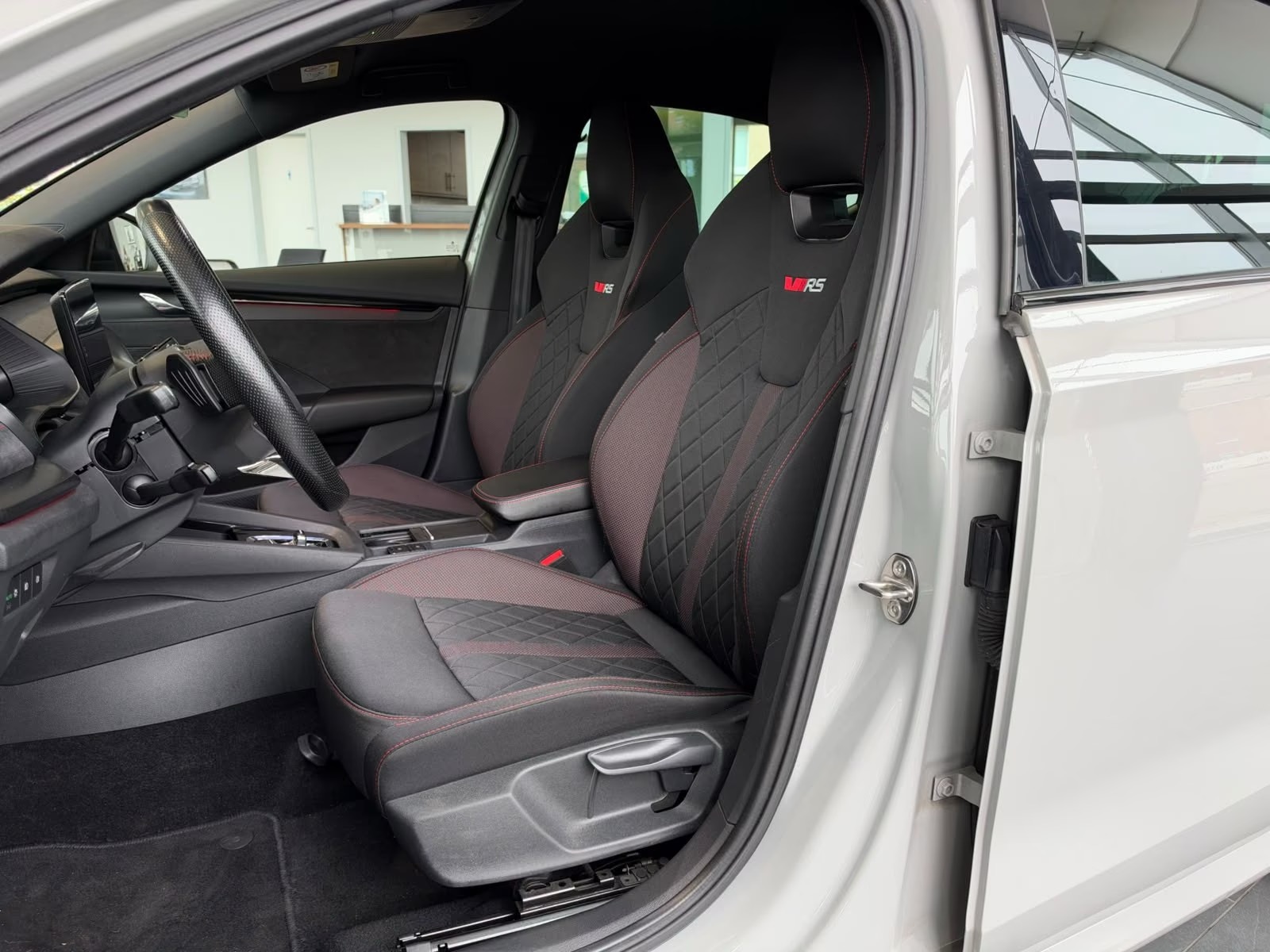 Skoda Octavia Lim. RS First 2.0TSI – fotka 14