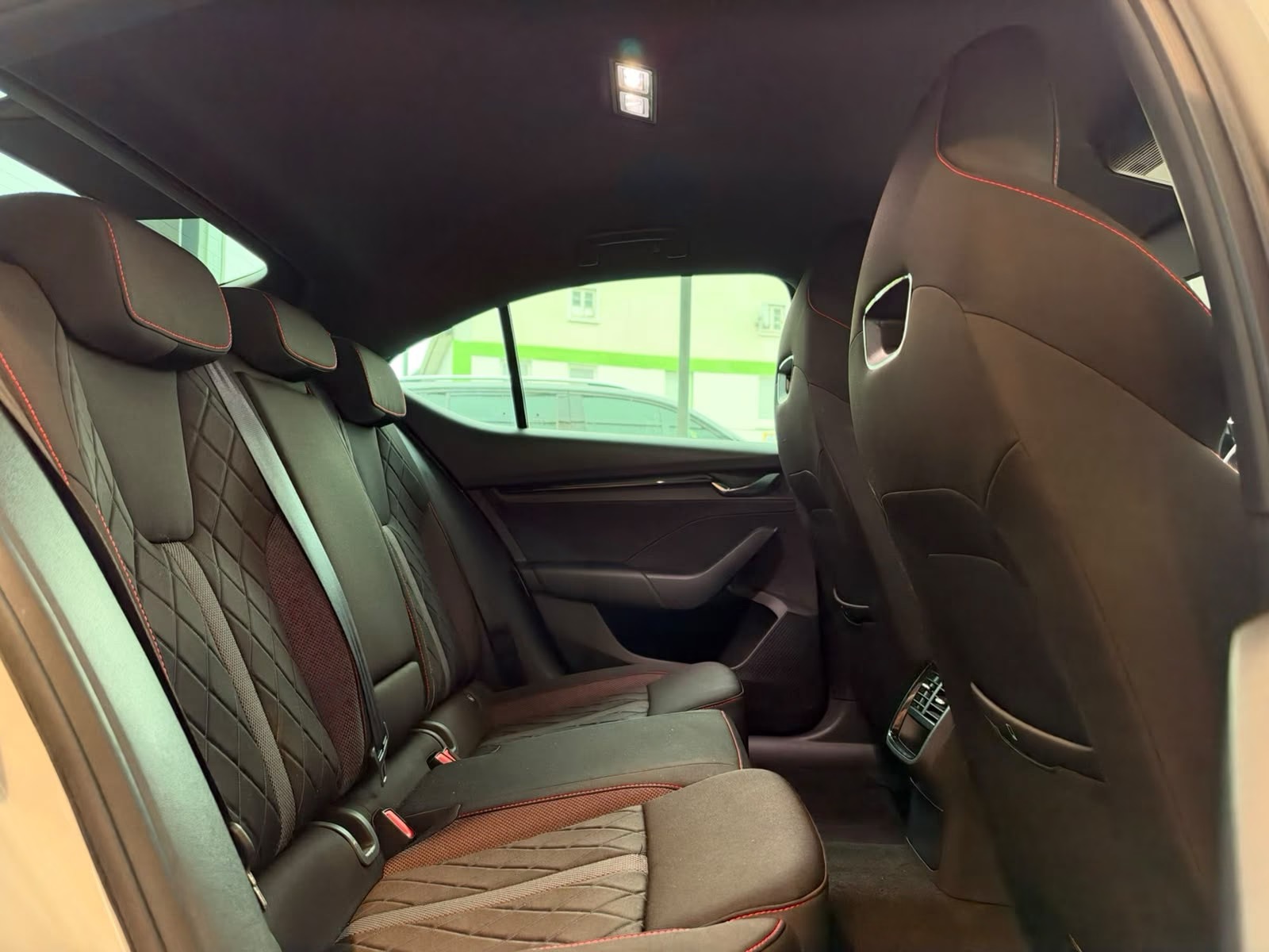 Skoda Octavia Lim. RS First 2.0TSI – fotka 19