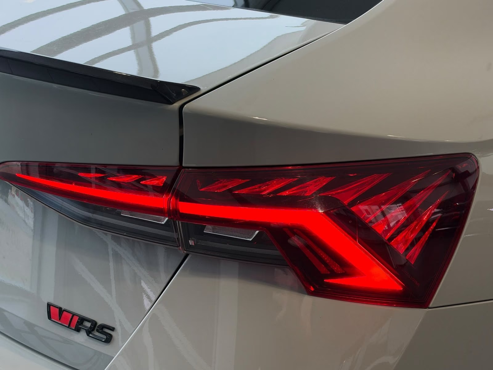Skoda Octavia Lim. RS First 2.0TSI – fotka 21