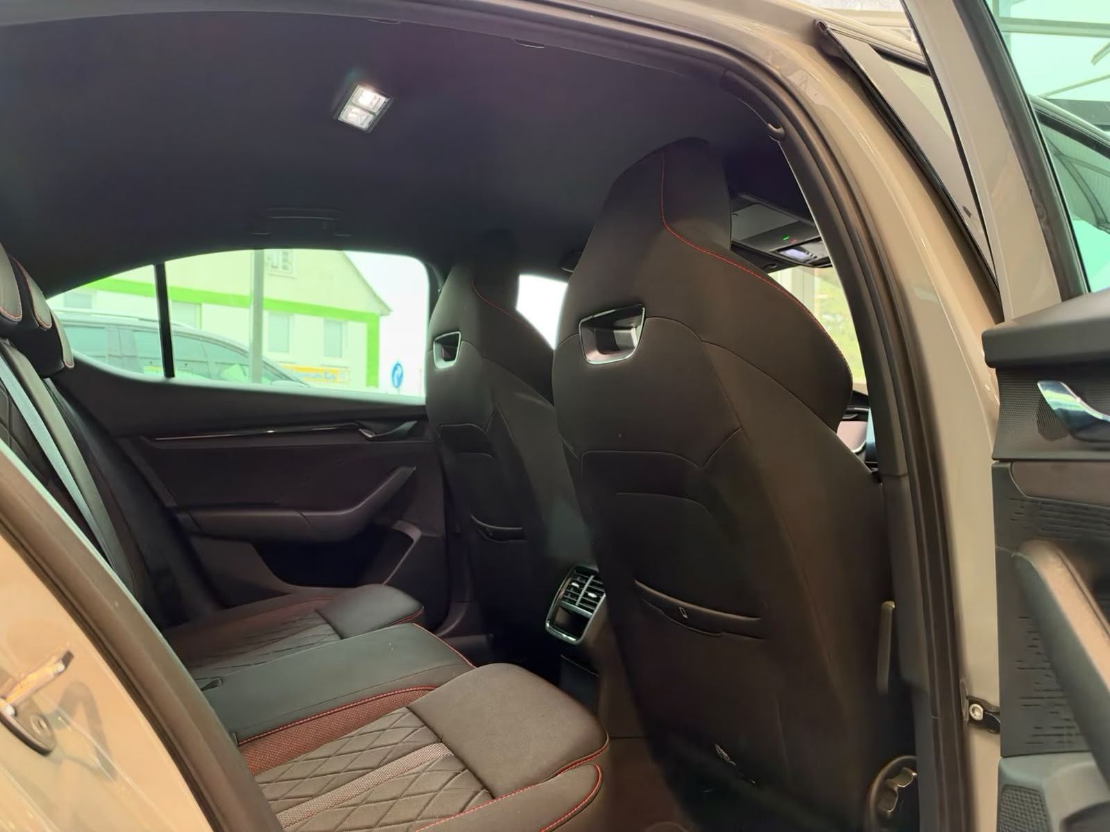 Skoda Octavia Lim. RS First 2.0TSI – fotka 24