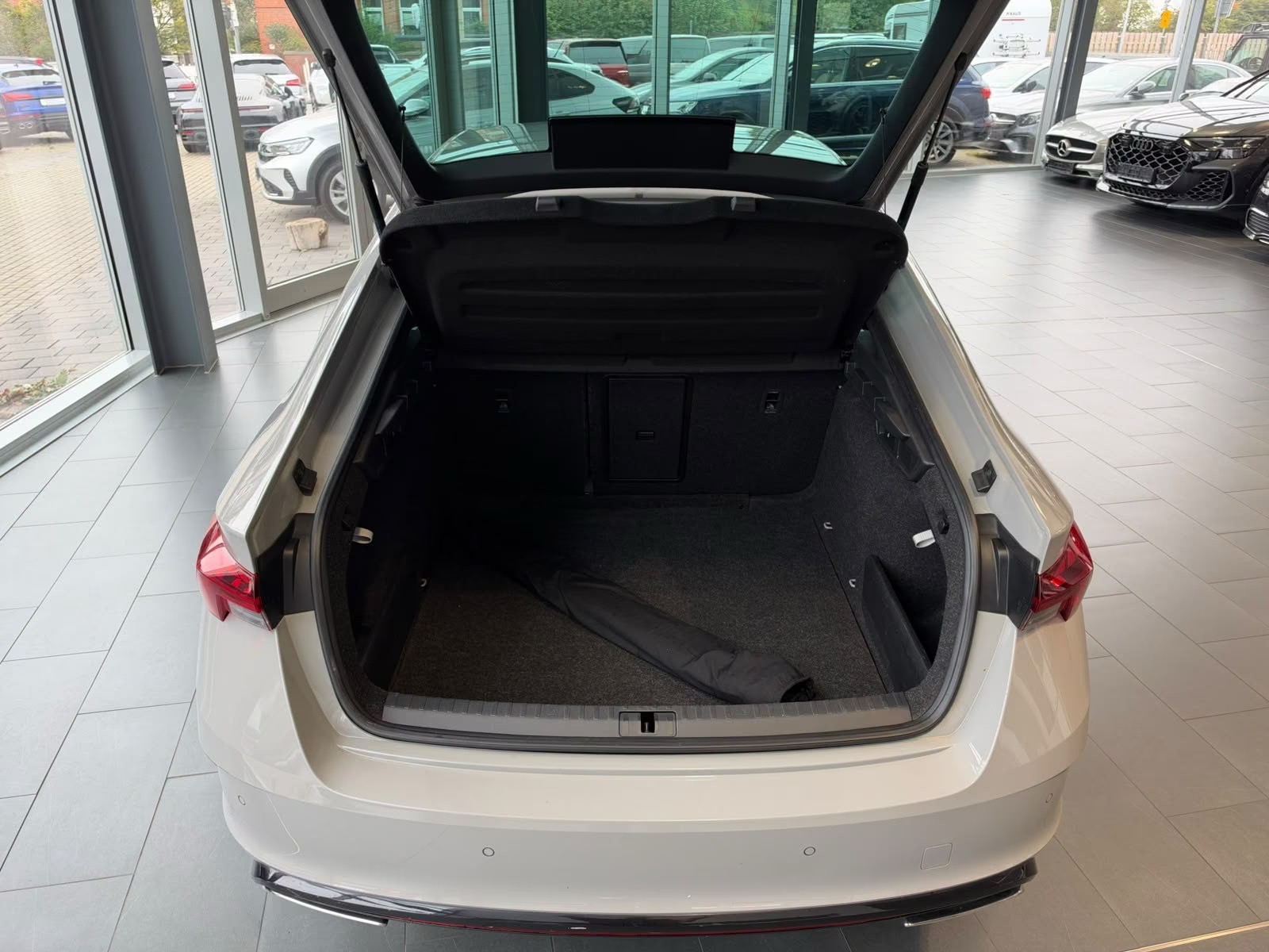 Skoda Octavia Lim. RS First 2.0TSI – fotka 25
