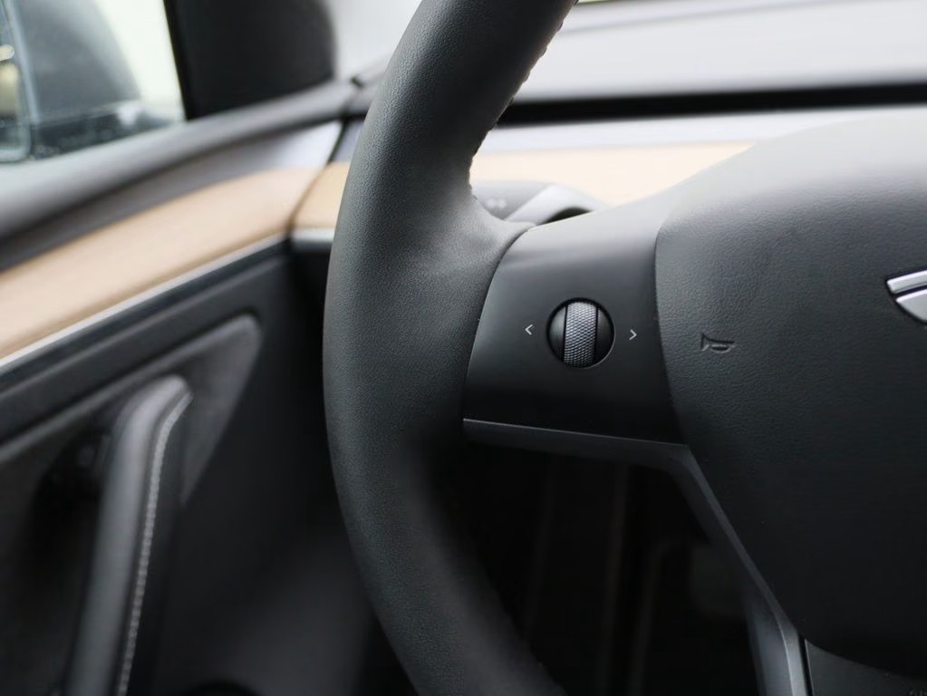Tesla Model Y Tesla Model Y Long Range AWD 75kWh  – fotka 21