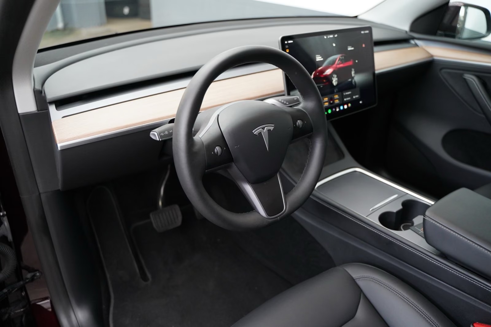 Tesla Model Y Long Range AWD – fotka 10