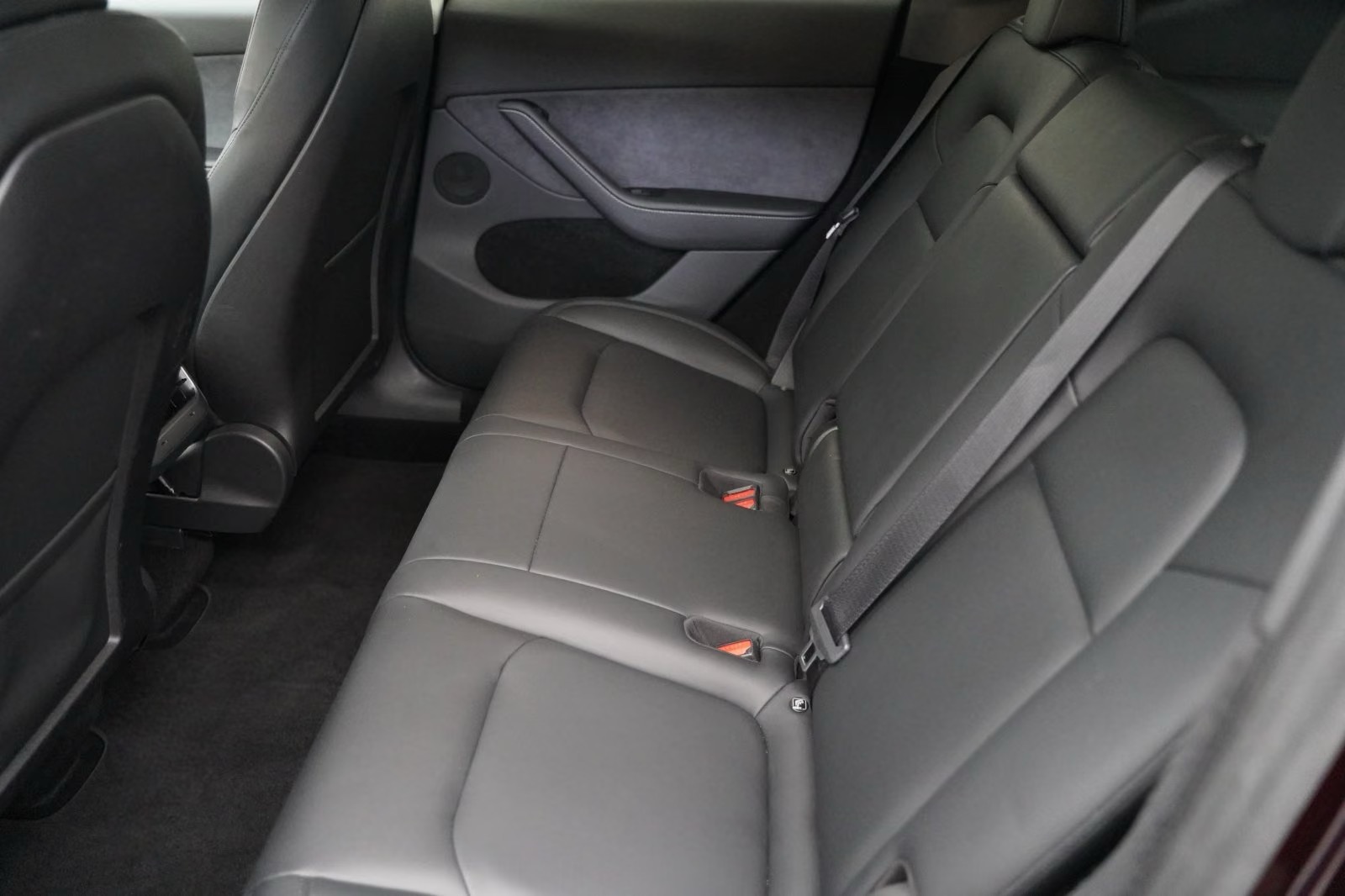 Tesla Model Y Long Range AWD – fotka 12