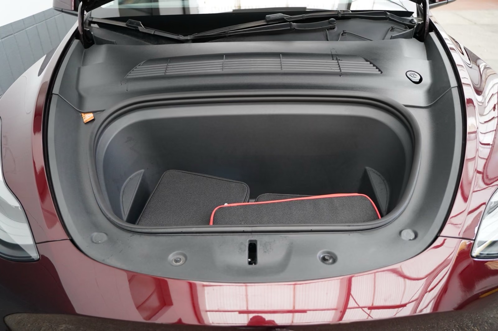 Tesla Model Y Long Range AWD – fotka 15