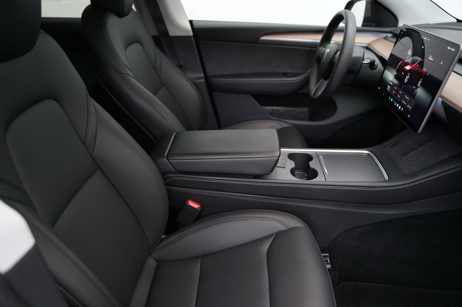 Tesla Model Y Long Range AWD – fotka 19