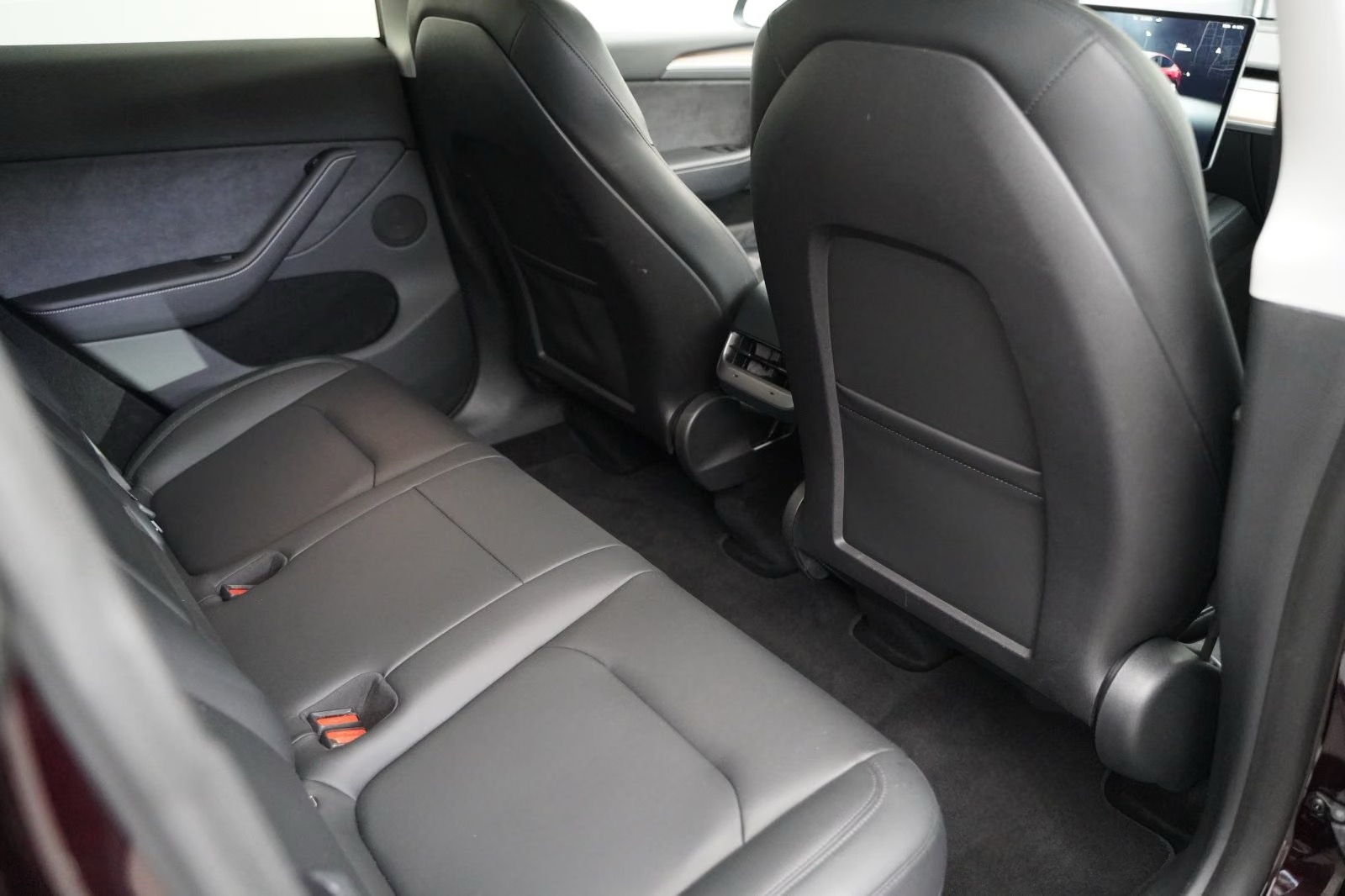 Tesla Model Y Long Range AWD – fotka 20