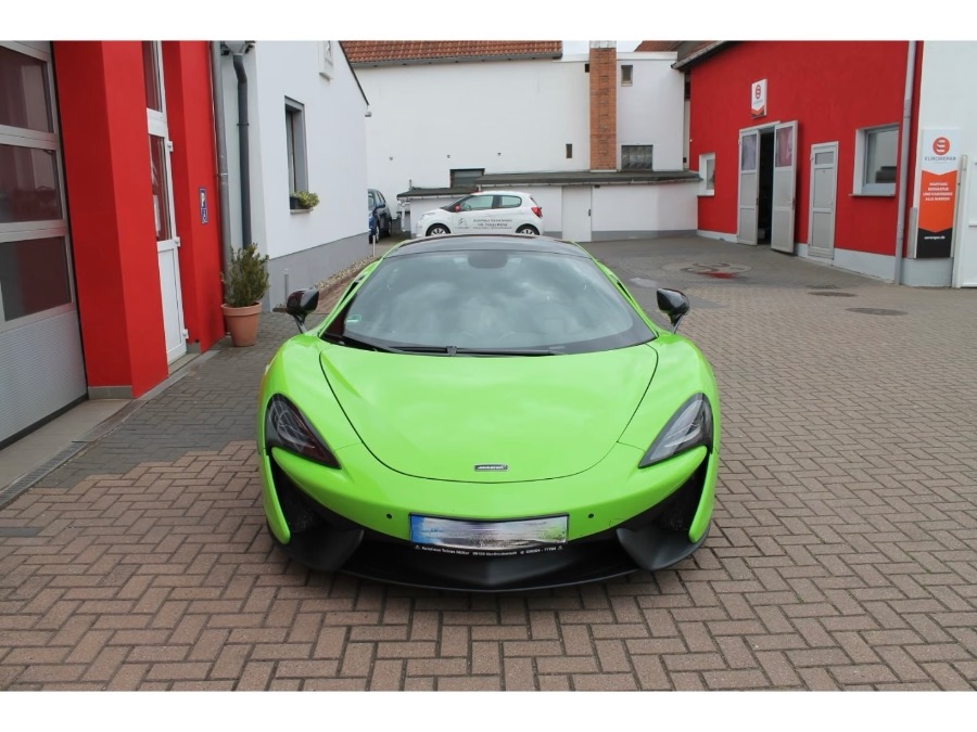 McLaren 540C B&W