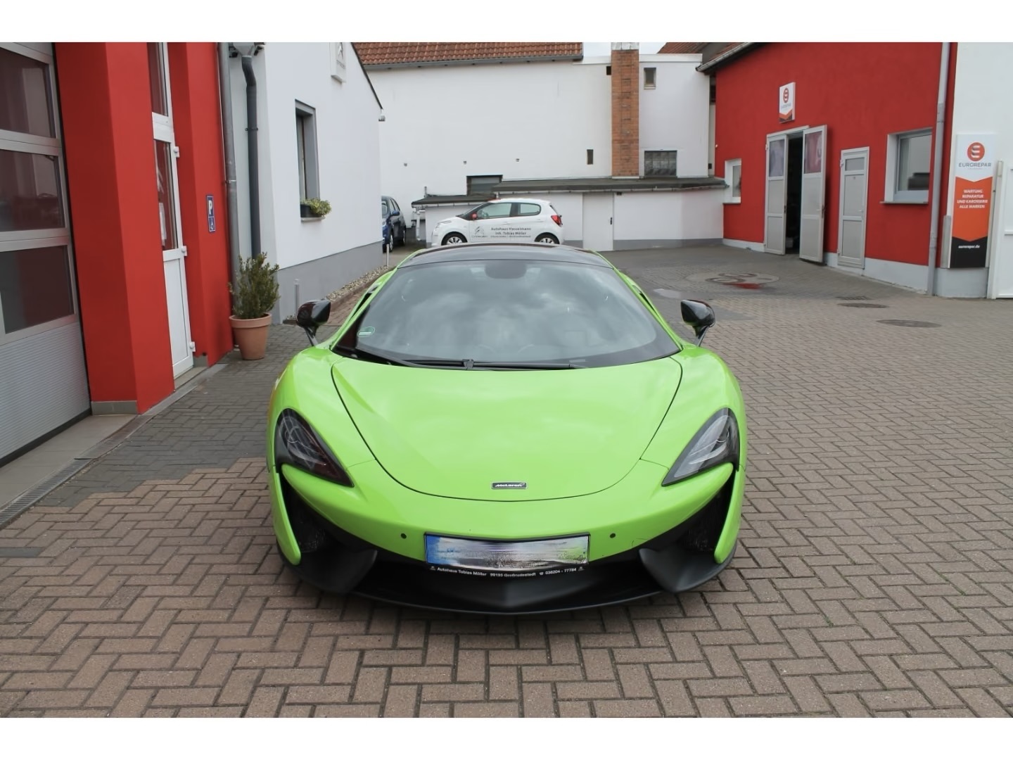 McLaren 540C B&W – fotka 1
