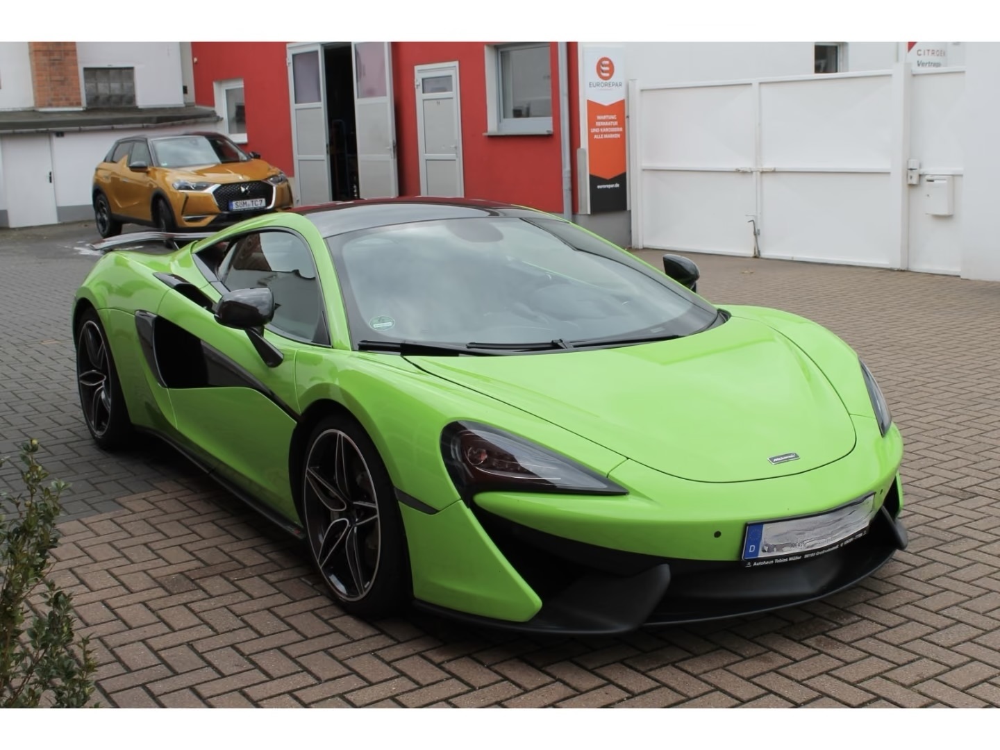 McLaren 540C B&W – fotka 2
