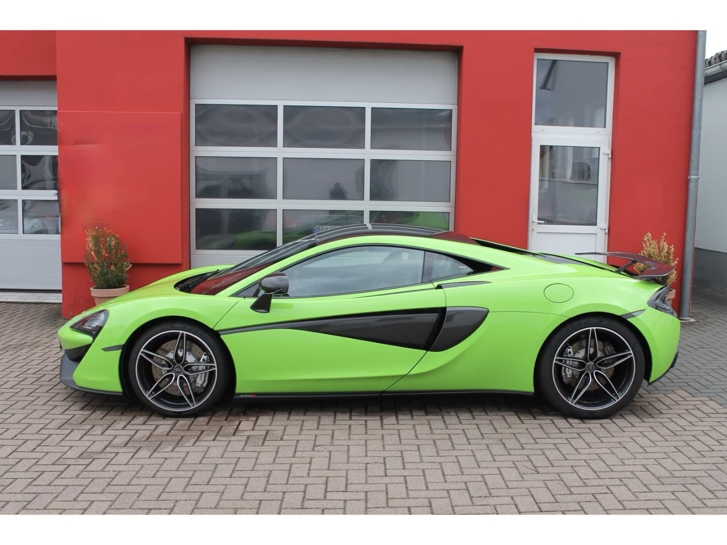 McLaren 540C B&W – fotka 4