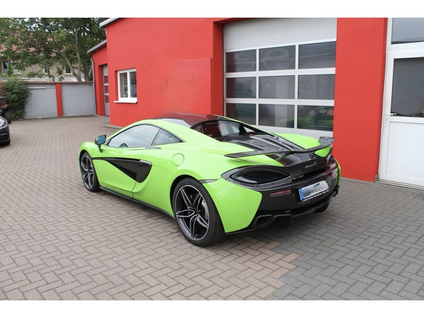 McLaren 540C B&W – fotka 5