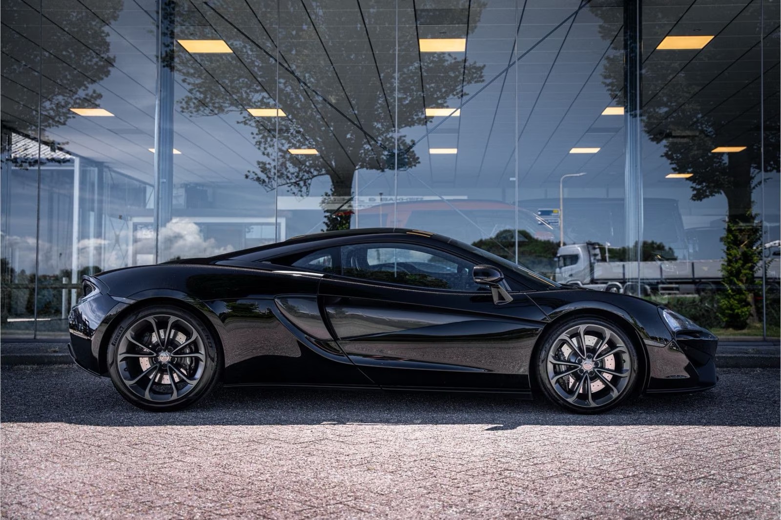 McLaren 540C – fotka 16