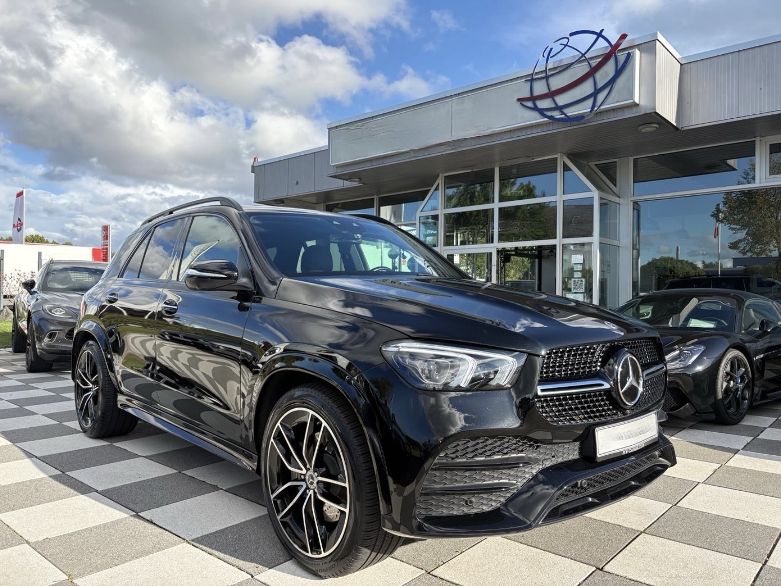 Mercedes-Benz GLE 300d +AMG Line – fotka 3