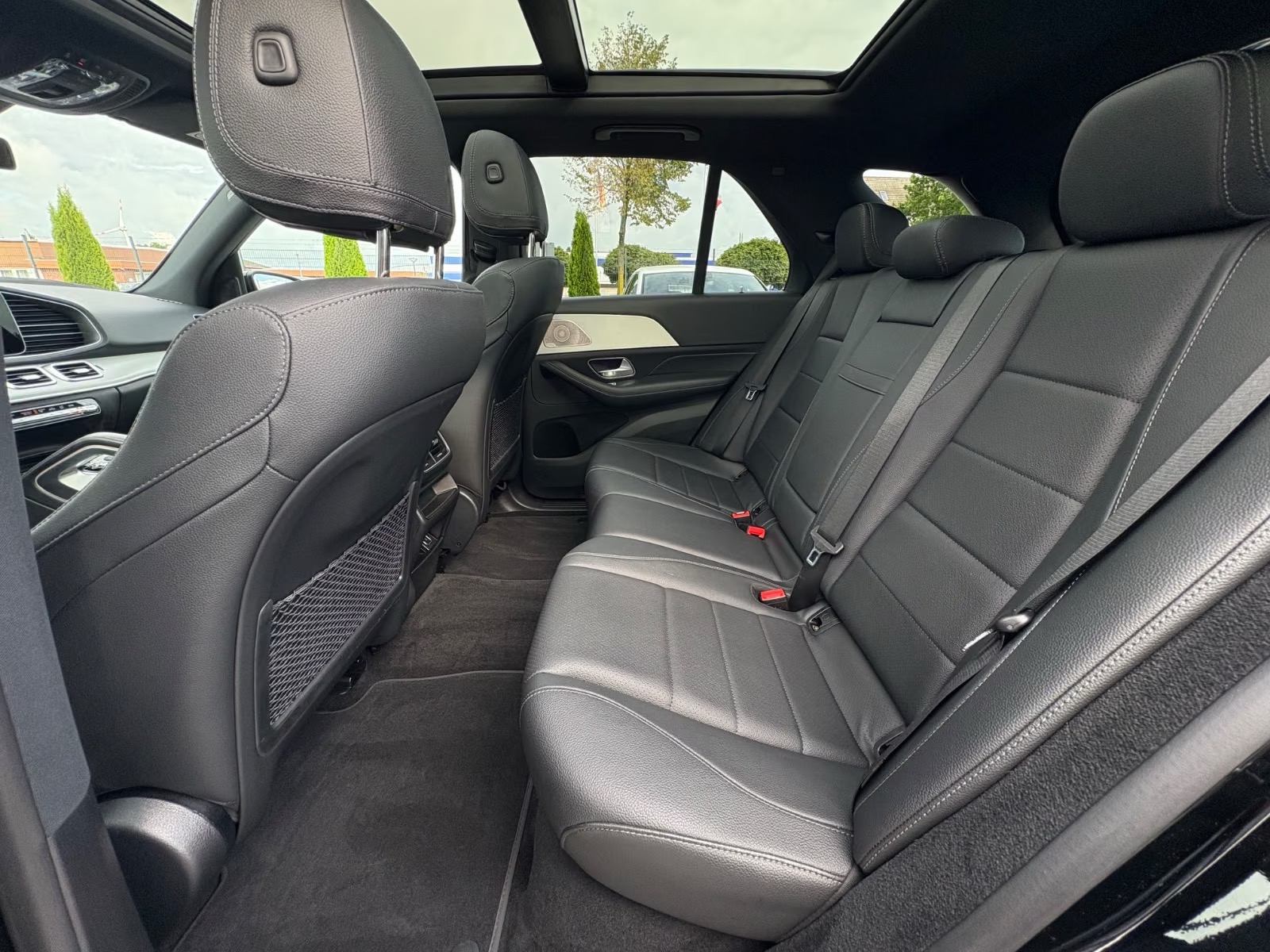 Mercedes-Benz GLE 300d +AMG Line – fotka 14