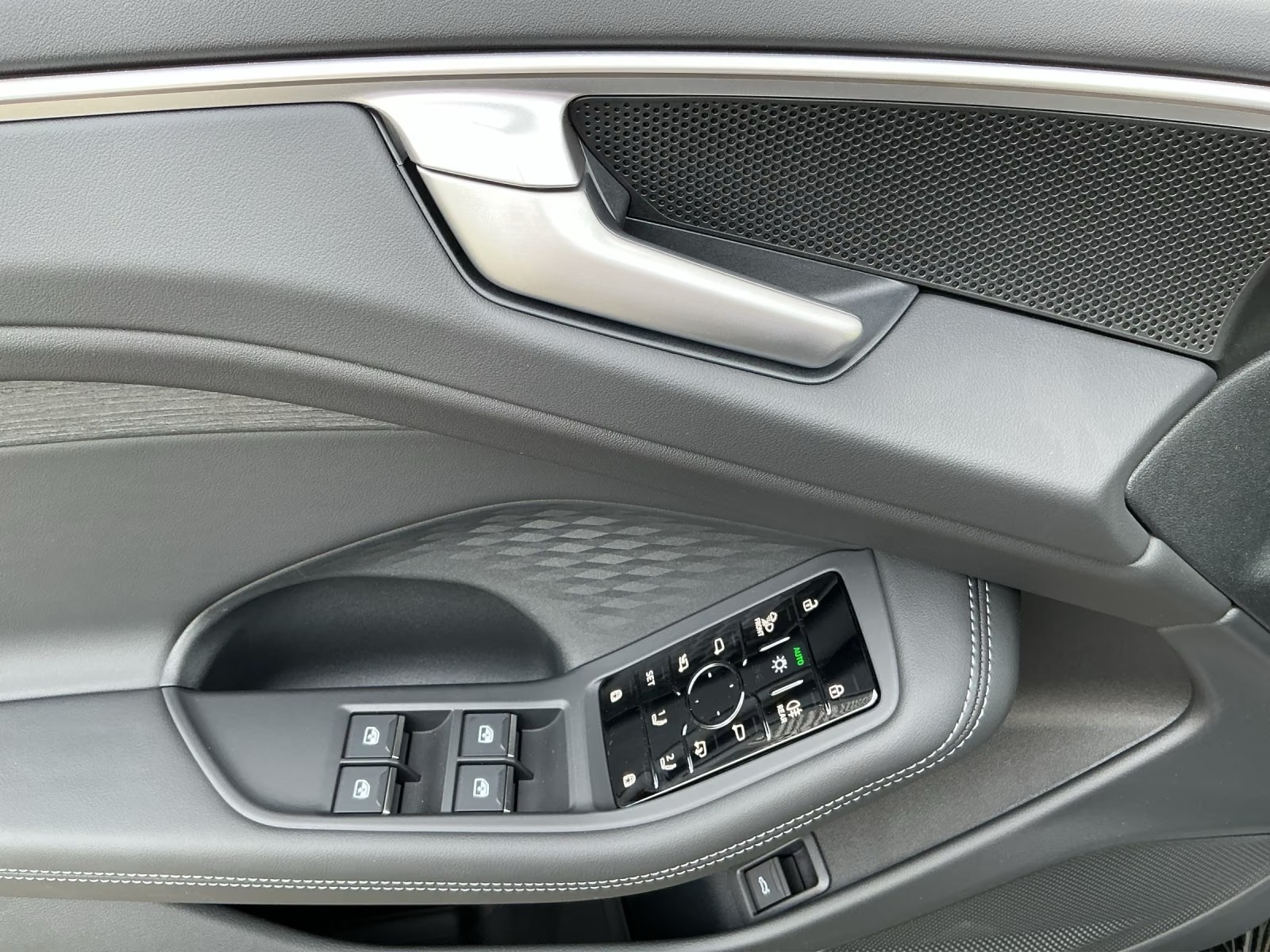 Audi A6 allroad TDI quattro 220 kW S tronic – fotka 7