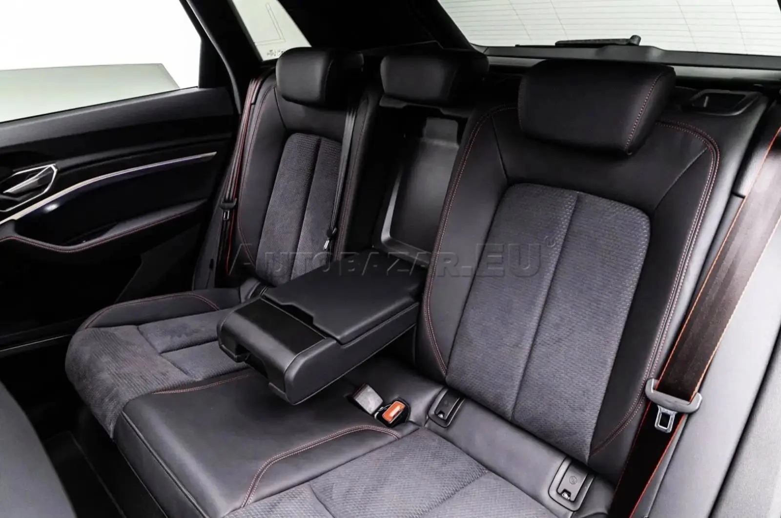 Audi Q8 E-Tron 55 2x S- Line – fotka 2