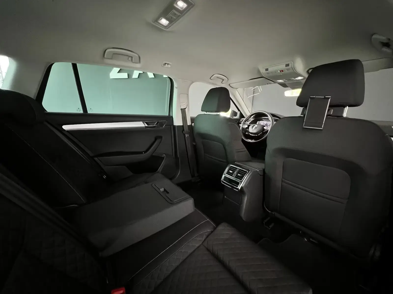 Skoda Superb 2.0 TDI Ambition*DSG* – fotka 16