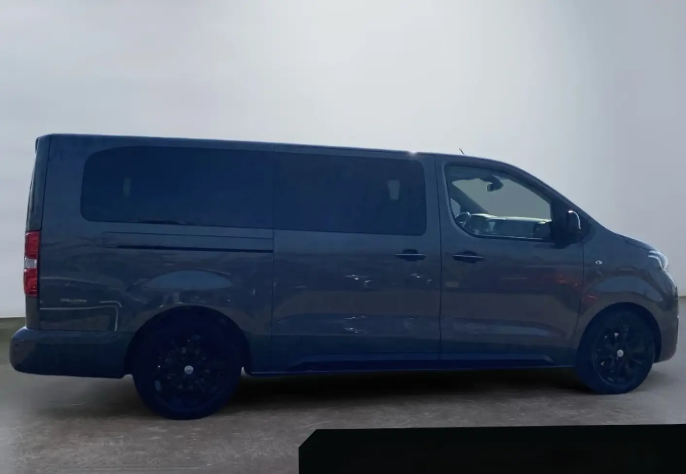 Toyota Proace 2,0l-D L2 Verso Executive *Black Edition* – fotka 7