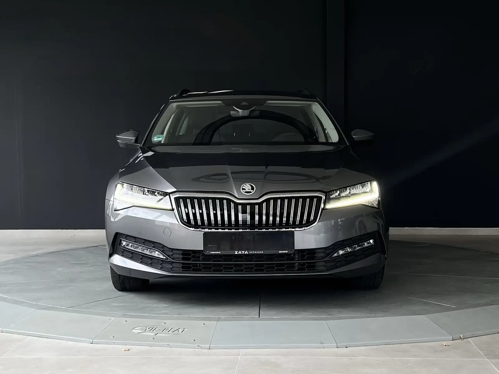 Skoda Superb 2.0 TDI Ambition*DSG* – fotka 2