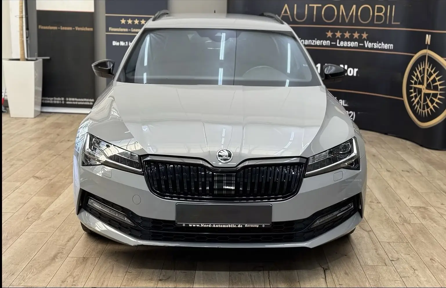 Skoda Superb Combi Sportline 2.0 TDI DSG – fotka 4