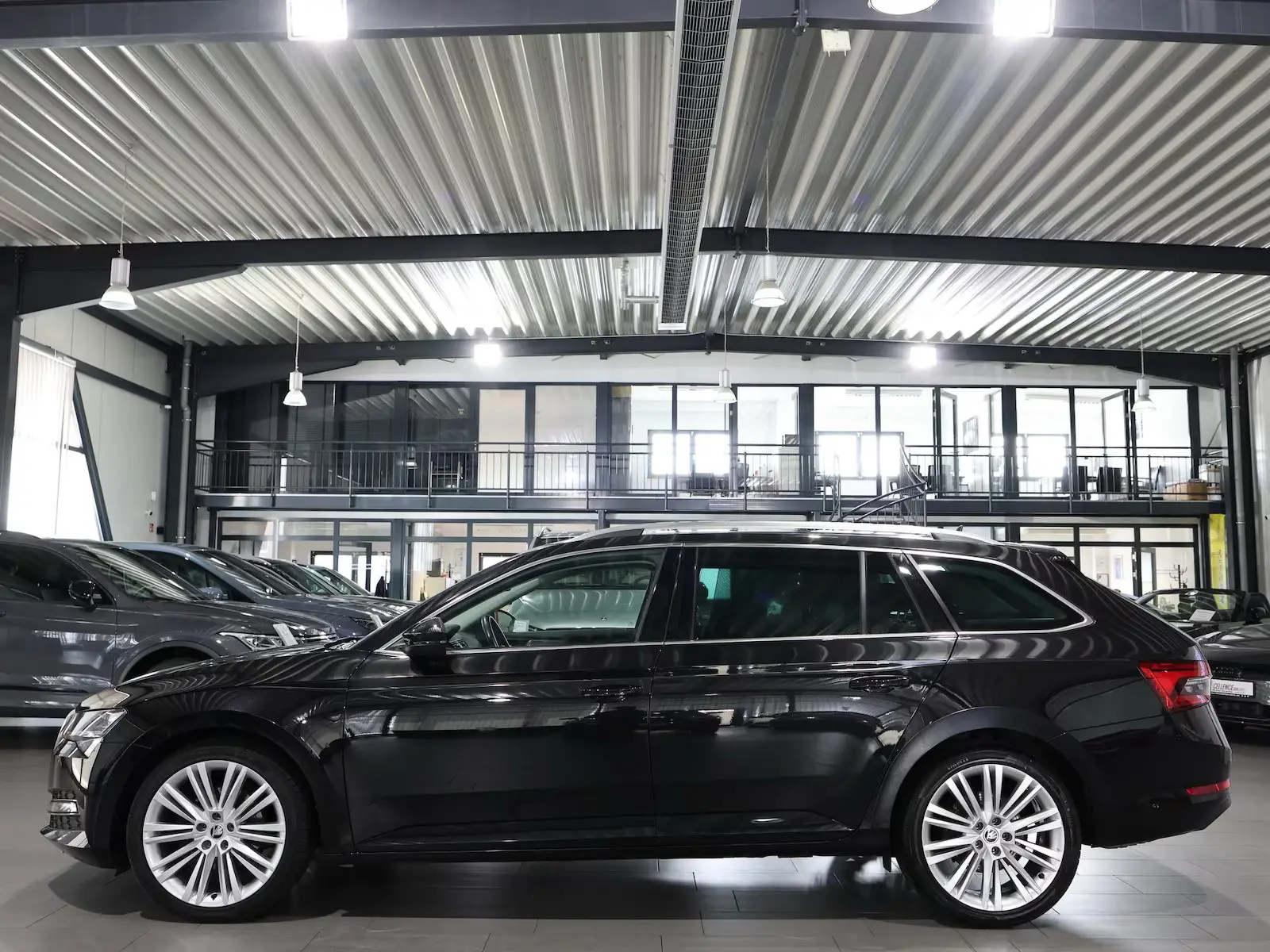 Skoda Superb Combi 2.0 TDI DSG PREMIUM-EDITION  – fotka 7