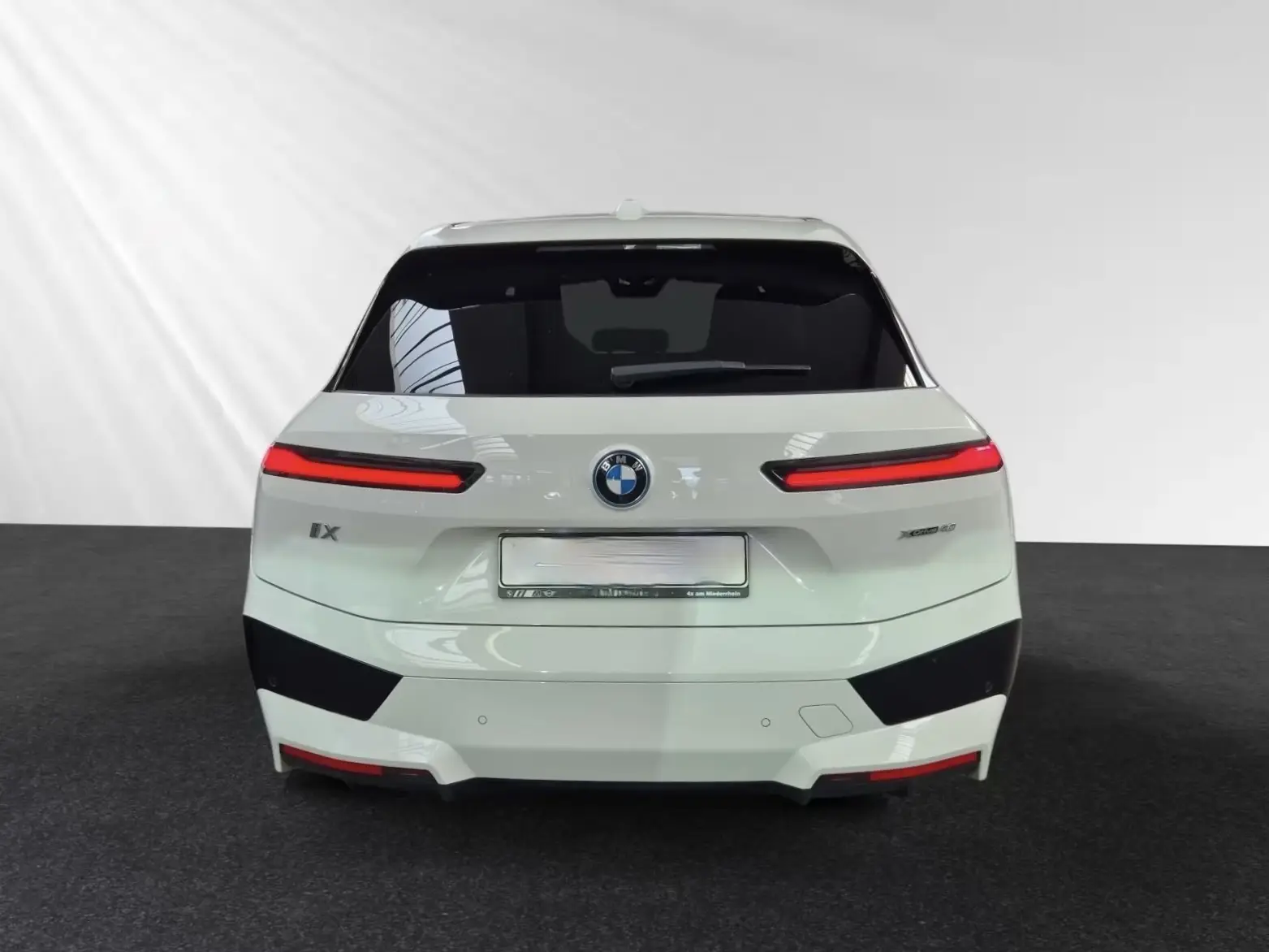 BMW iX xDrive40 Sportpaket – fotka 4