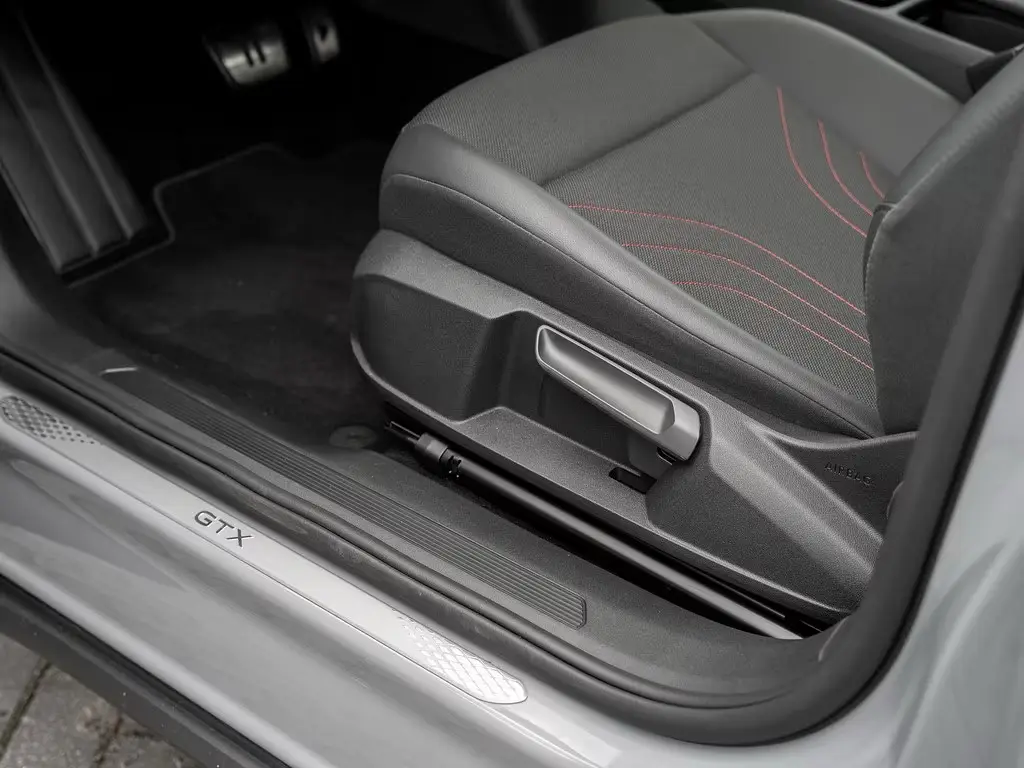 Volkswagen ID.4 GTX mit Infotainment-Paket 4Motion – fotka 13