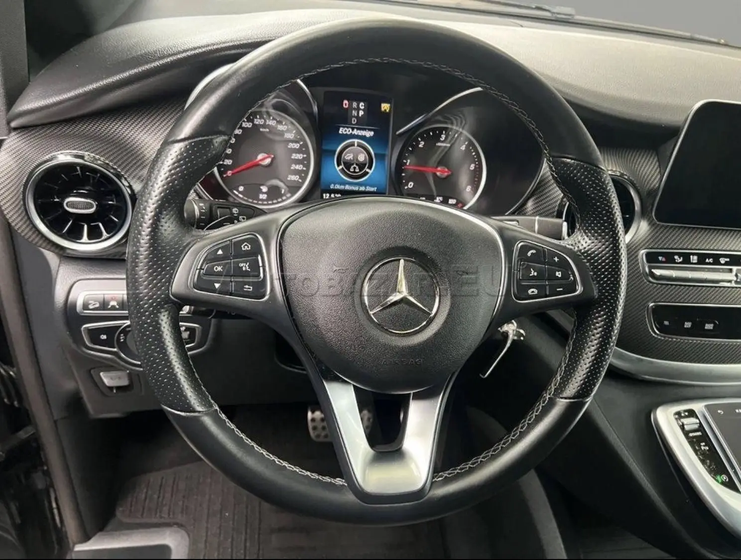 Mercedes-Benz V trieda V300 d lang A/T 4MATIC – fotka 8