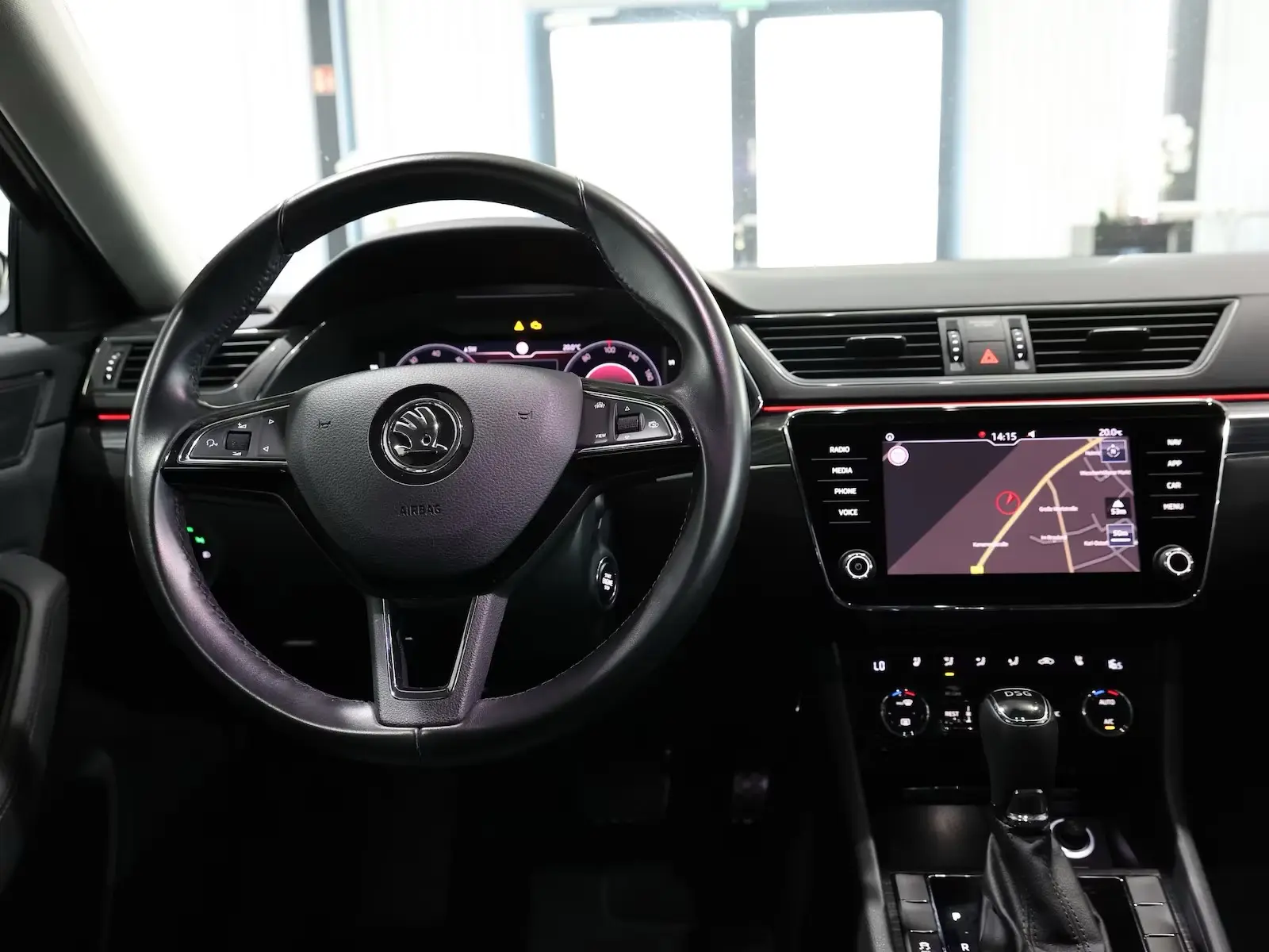 Skoda Superb Combi 2.0 TDI DSG PREMIUM-EDITION  – fotka 11