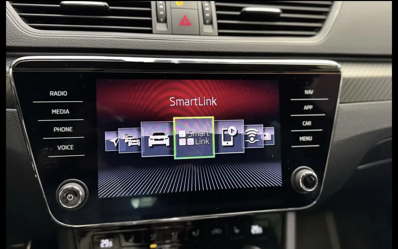 Skoda Superb Combi Sportline 2.0 TDI DSG – fotka 23