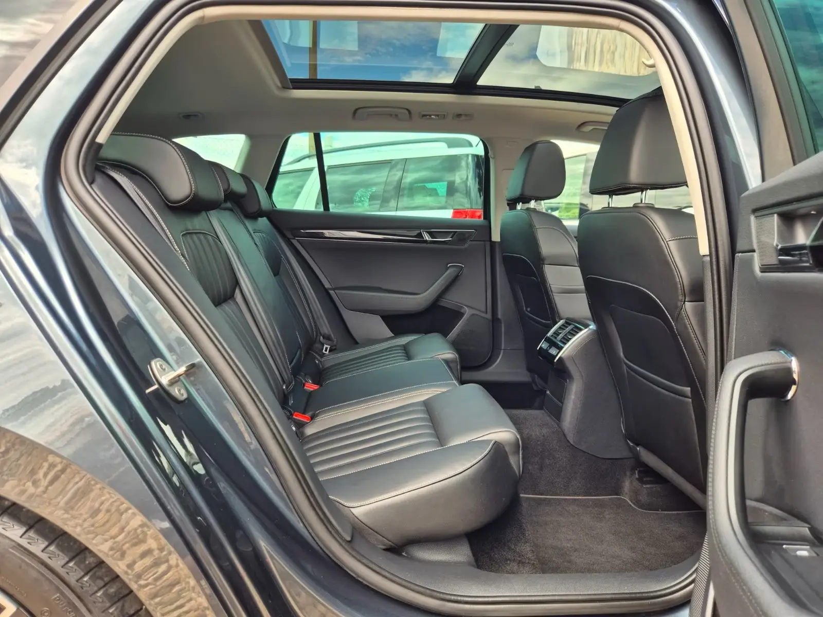 Skoda Superb Combi L&K 2,0 TDI 147KW – fotka 16