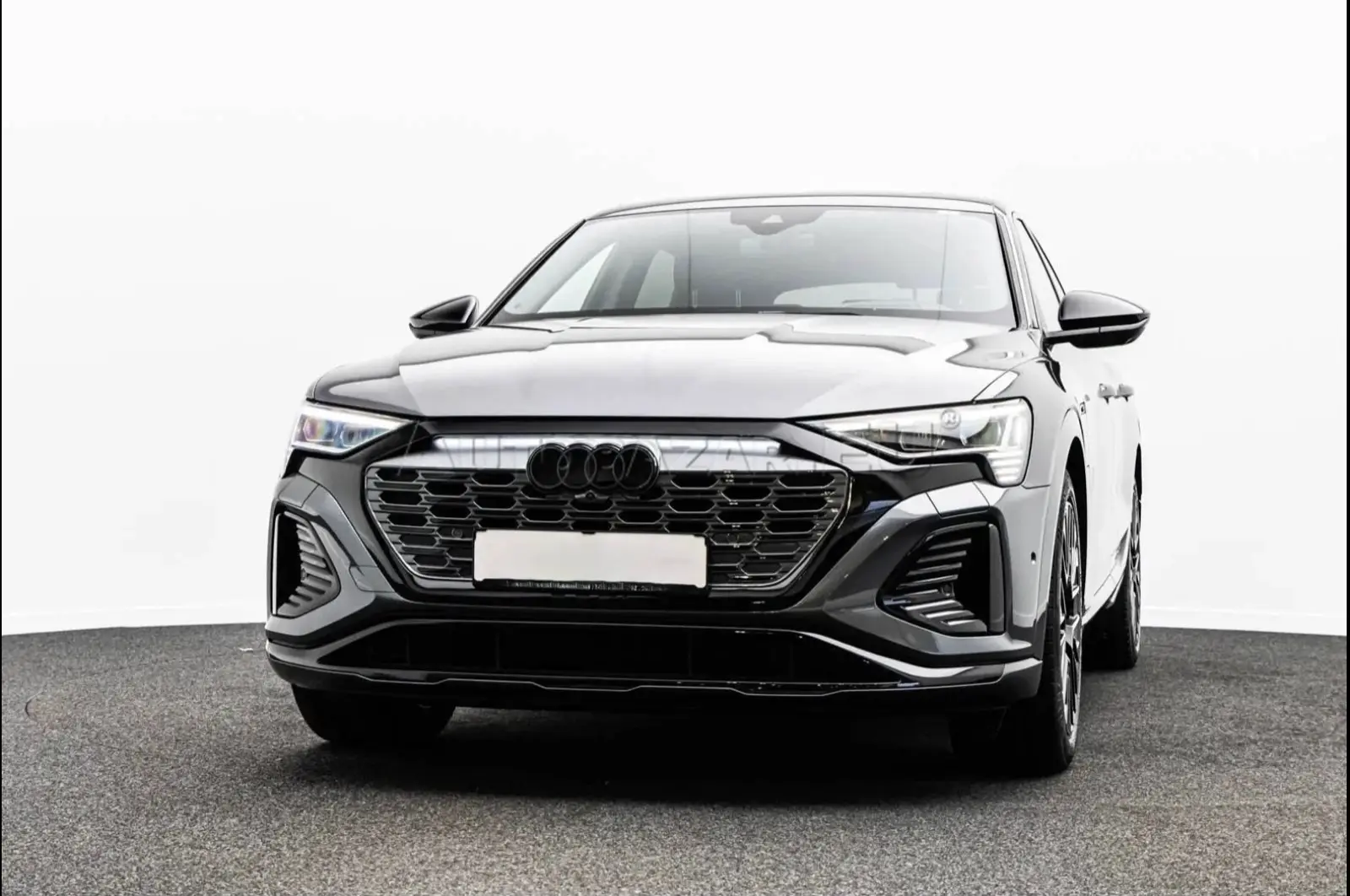 Audi Q8 E-Tron 55 2x S- Line – fotka 8