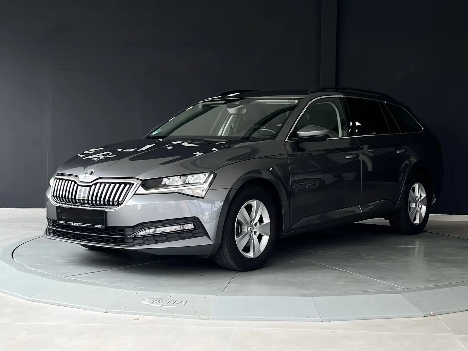 Skoda Superb 2.0 TDI Ambition*DSG* – fotka 1